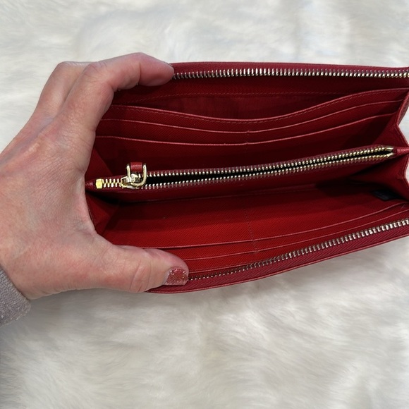 Prada red zippy wallet (perfect for the Christmas) - Picture 16 of 17